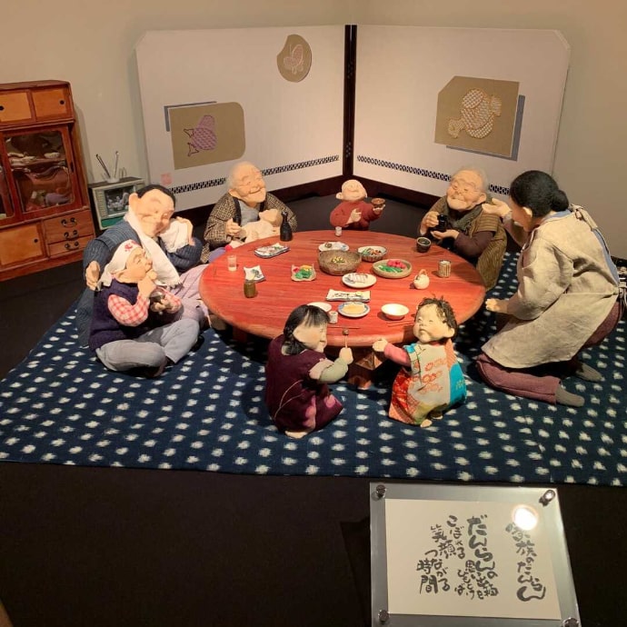 高橋まゆみ人形館で展示されている「家族のだんらん」
