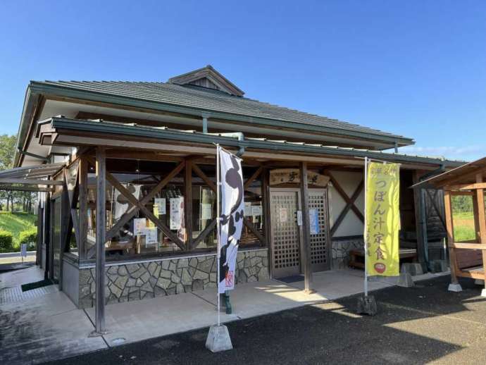 熊本県球磨郡の「道の駅 錦」にある飲食店「スローライフ工房 雪草」の外観