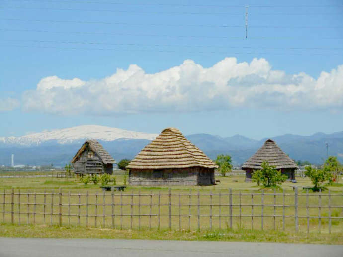 西沼田遺跡公園内に復元された古墳時代の住居