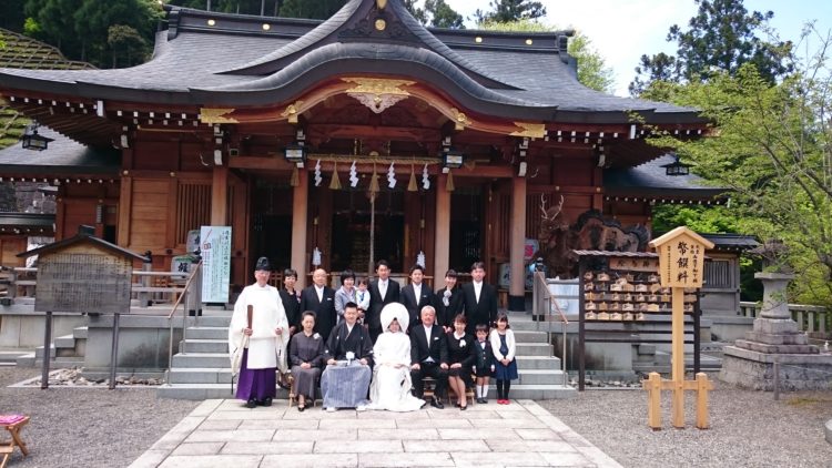 丹生川上神社上社の神前結婚式は何名まで参列可能ですか