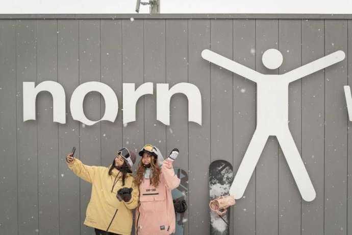 施設名「ノルン」と一緒に写真が撮れる人気の撮影スポット