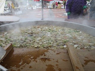 「アンコウ祭り」のアンコウの大鍋