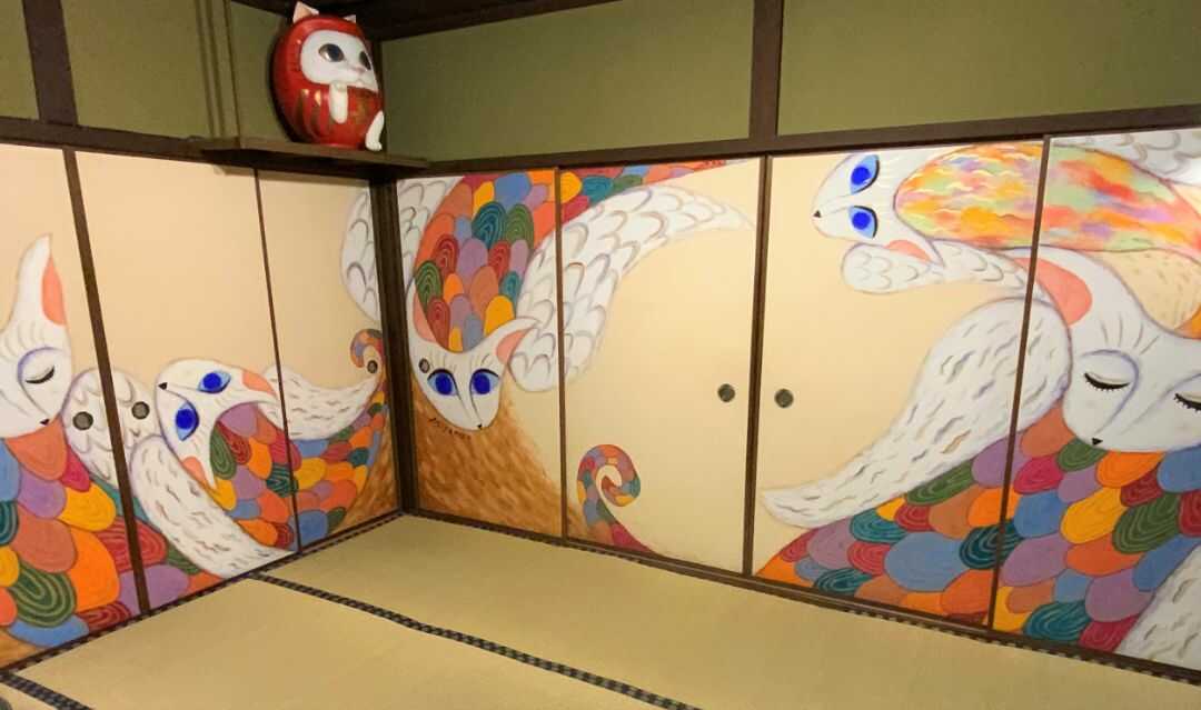 京都府左京市にある猫猫寺の天使猫の襖絵