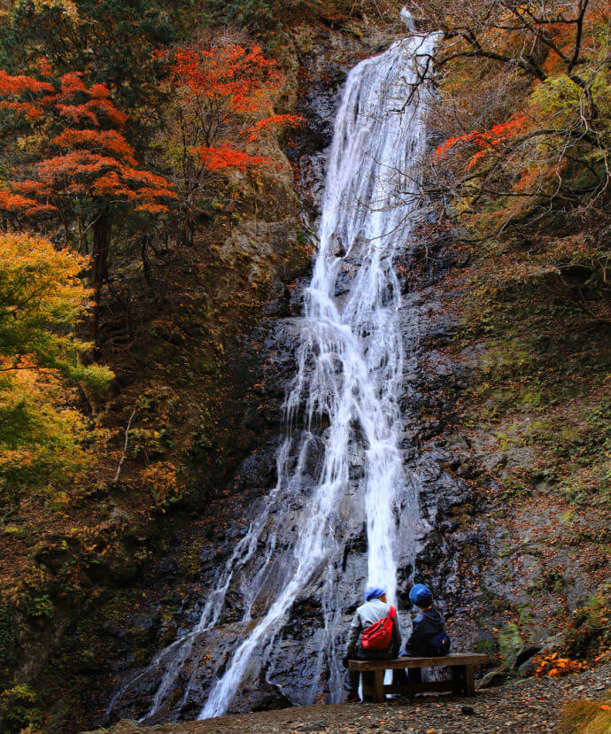 小鹿野町の丸神の滝の風景