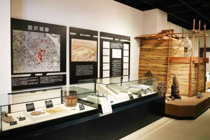 「奥州市埋蔵文化財調査センター」2階の常設展示室内部の様子
