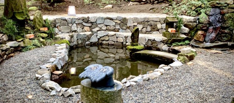 御岩神社を訪れた際の見どころなどはどこですか