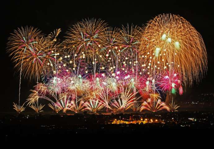 夏に小千谷市内で開催される「おぢやまつりの花火」