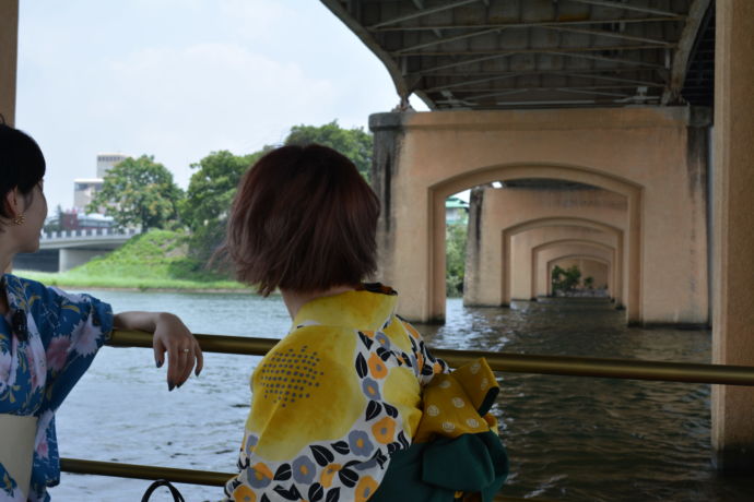 「おかやま旭川遊覧クルーズ」で見ることができる鶴見橋の橋脚