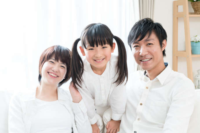 3人家族のイメージ画像