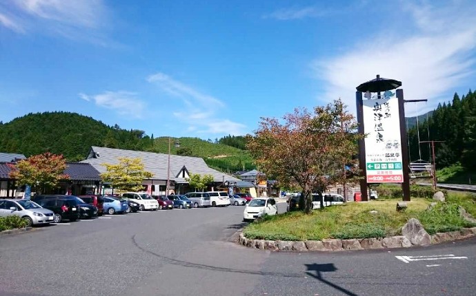 岡山県鏡野町の道の駅奥津温泉の駐車場
