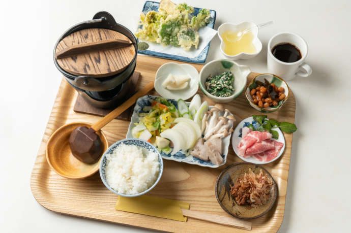 岐阜県山県市にある「舟伏の里へ おんせぇよぉ～」でいただける「みそ煮 特製ランチ」