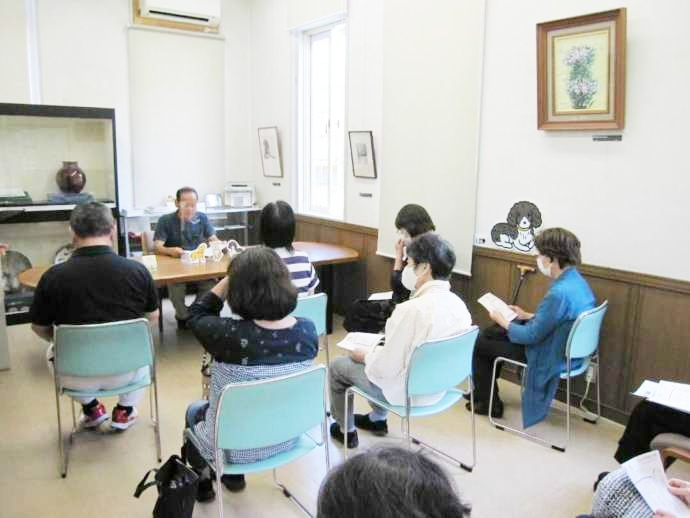 「大原富枝文学館」で開かれる定期朗読会の様子