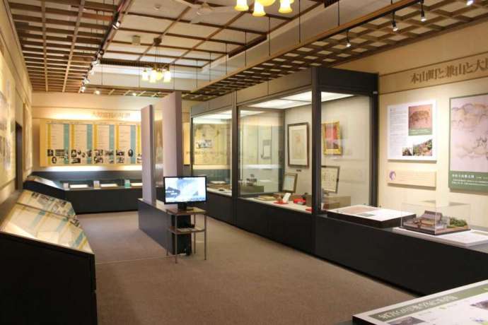 「大原富枝文学館」内部の常設展示室の様子