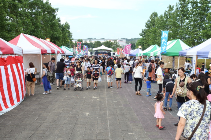 大衡村のお祭りに参加する地域住民のようす