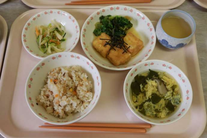 大川村の地元の食材を使った給食