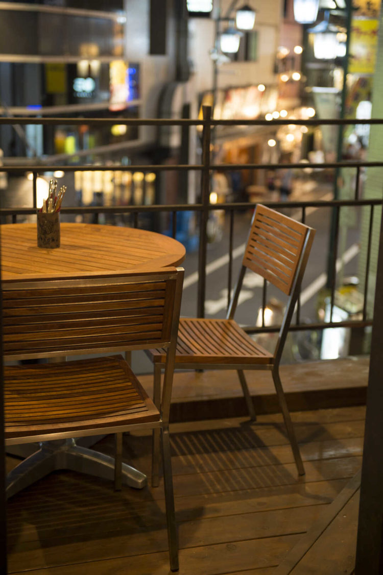 オストレア oysterbar&restaurant 新宿三丁目店のテーブル席