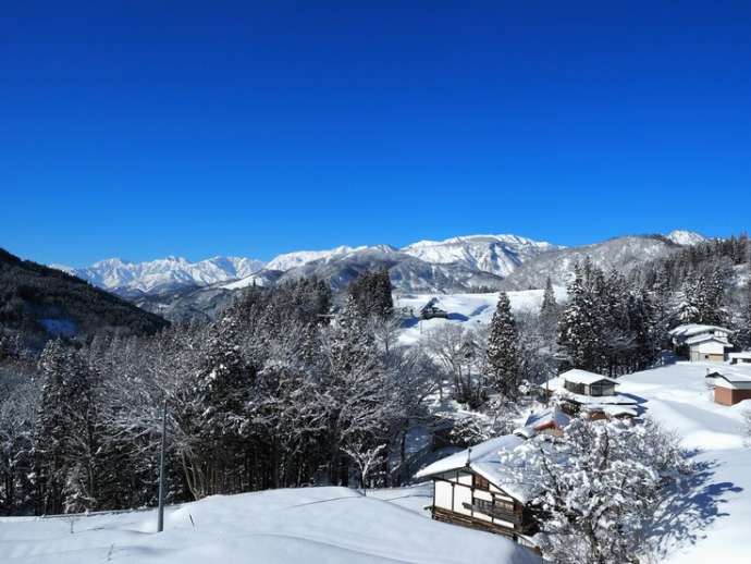 長野県小谷村の集落における積雪風景