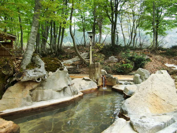 小谷村の「雨飾荘」の隣にある雨飾露天風呂