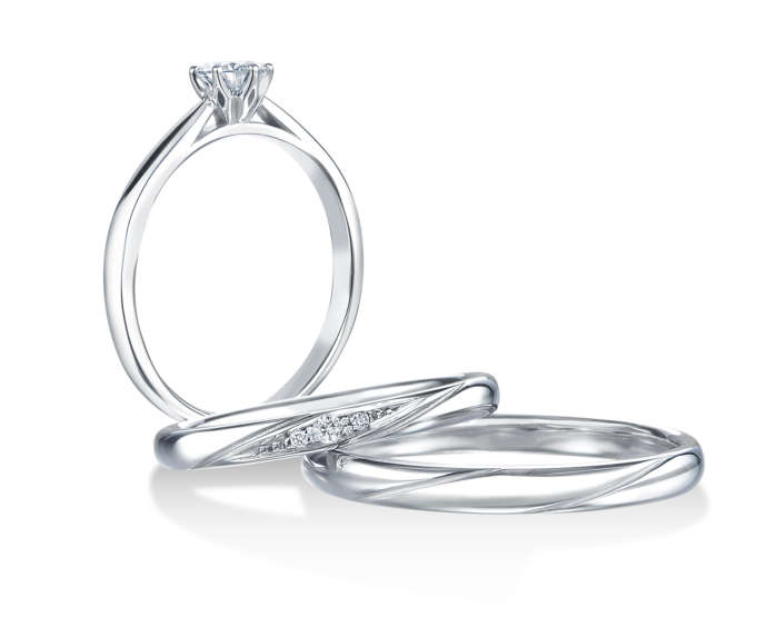オーバーエクセレントの婚約指輪とペアの結婚指輪