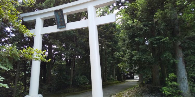 雄山神社前立社壇について