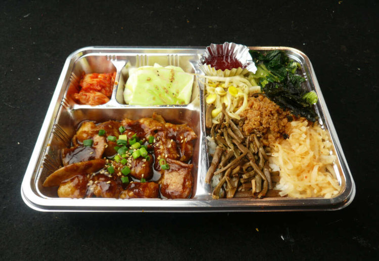 焼肉奉行 牛左衛門 瀬戸店のビビンバ牛ホルモン弁当