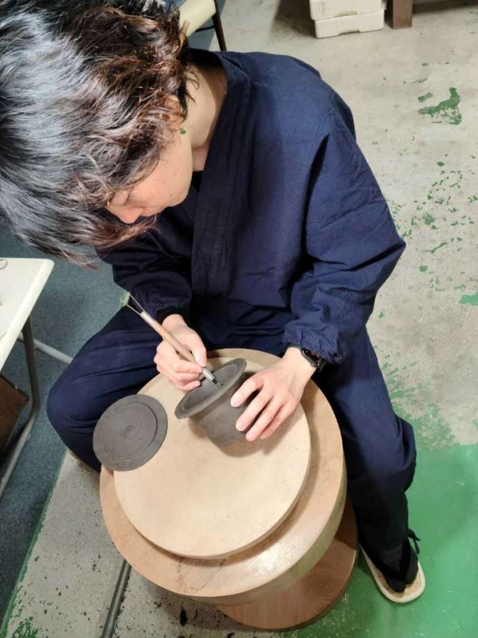 「出張陶芸HOSHI」の工房での作品制作の様子