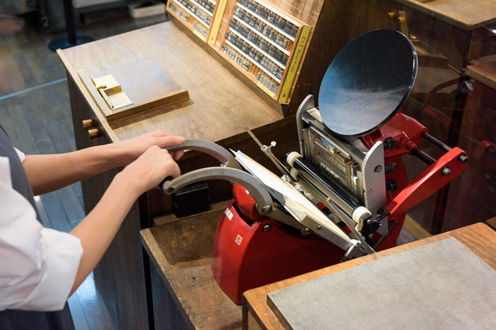 東京都文京区にある印刷博物館の印刷工房での活版印刷体験