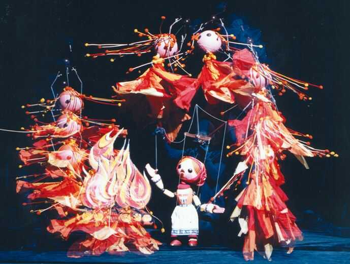 新宿で観られる人形劇団プークの公演『12の月のたき火』