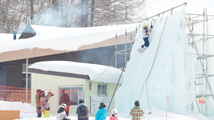 長野県須坂市にあるリワイルド ニンジャ スノーハイランドのアイスクライミング