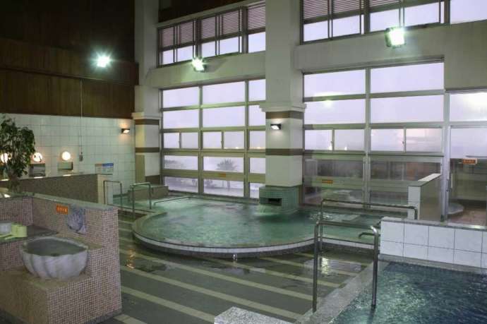熊本県天草市の「道の駅有明」にある有明温泉 さざ波の湯の大浴場