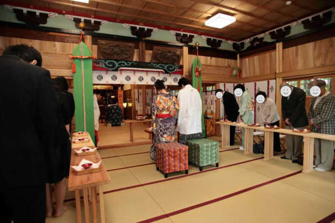 「龍ケ崎 八坂神社」の神前式で行われる祝詞奏上の様子