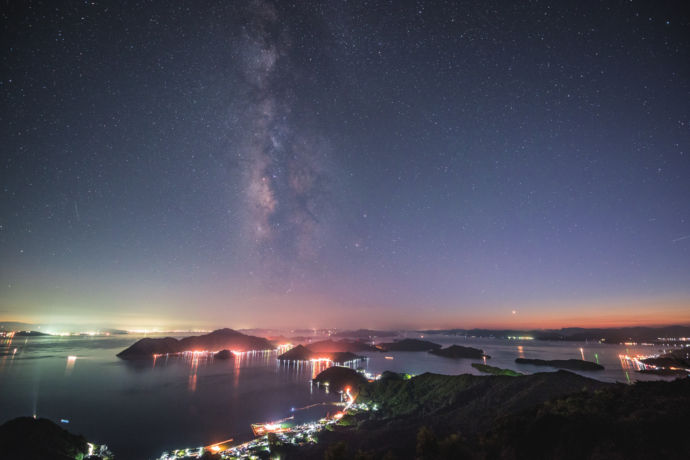 熊本県上天草市にある「龍ヶ岳山頂自然公園キャンプ場」から眺めた星空