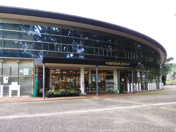 宮崎県西都市にある西都原ガイダンスセンターこのはな館の外観