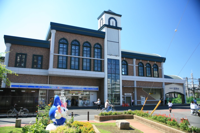 埼玉県坂戸市の主要駅である坂戸駅北口の駅舎