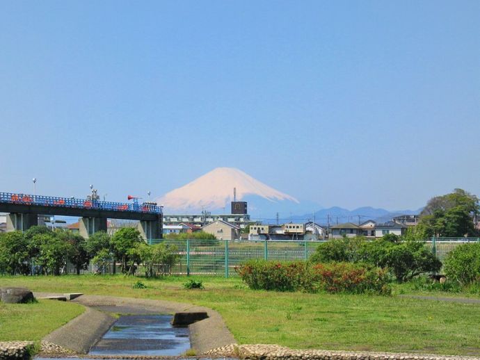 川とのふれあい公園から望む富士