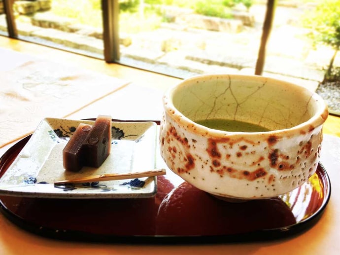 公益財団法人三甲美術館の休憩室で飲める抹茶