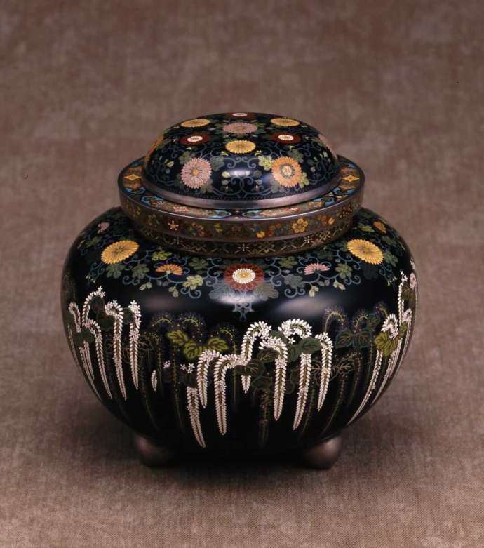 清水三年坂美術館に展示されている「花文飾り壺」