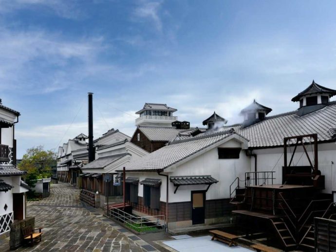 薩󠄀摩酒造「花渡川蒸溜所　明治蔵」の外観の様子