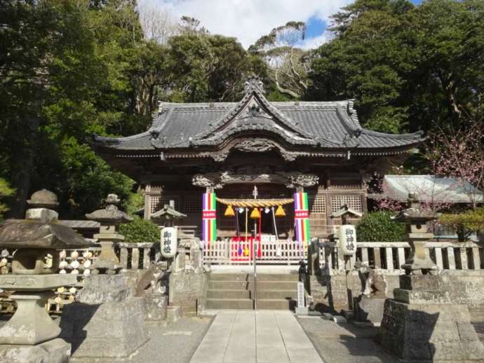「伊豆白濱（しらはま）神社」の拝殿正面