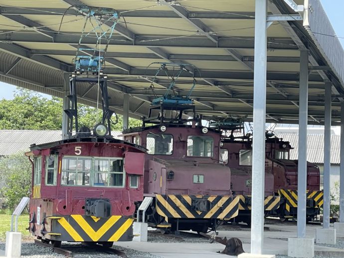 三川坑跡に展示されている4台の炭鉱電車