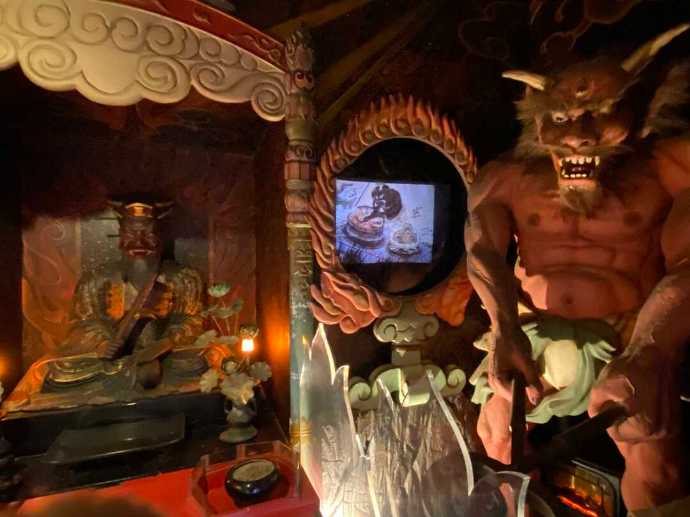 大阪市平野区にある全興寺地獄堂の中で視聴する地獄ストーリー