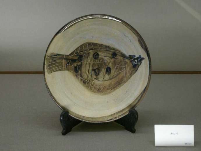 吉賀大眉記念館に展示されている「香月泰男絵付け皿」