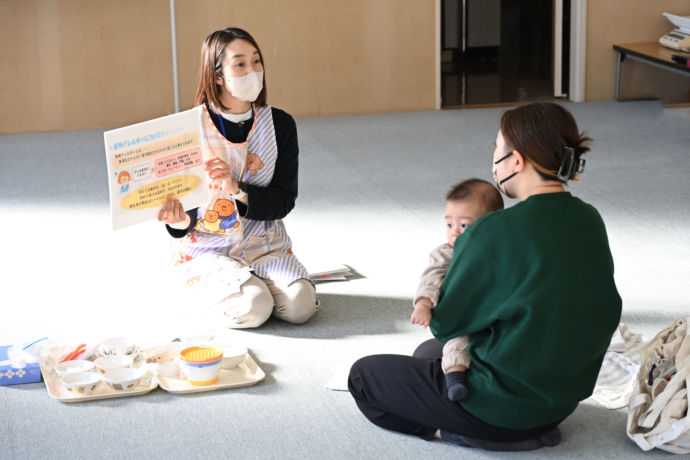 北海道標茶町のふれあい交流センターで実施している離乳食学習会