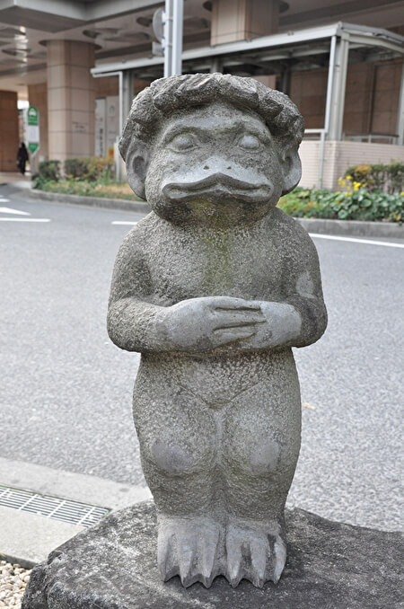 志木駅前のカッパ像の「おすましくん」