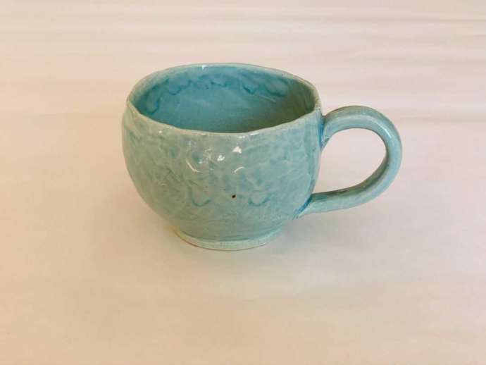品野陶磁器センター陶芸教室で制作された手びねりのマグカップ