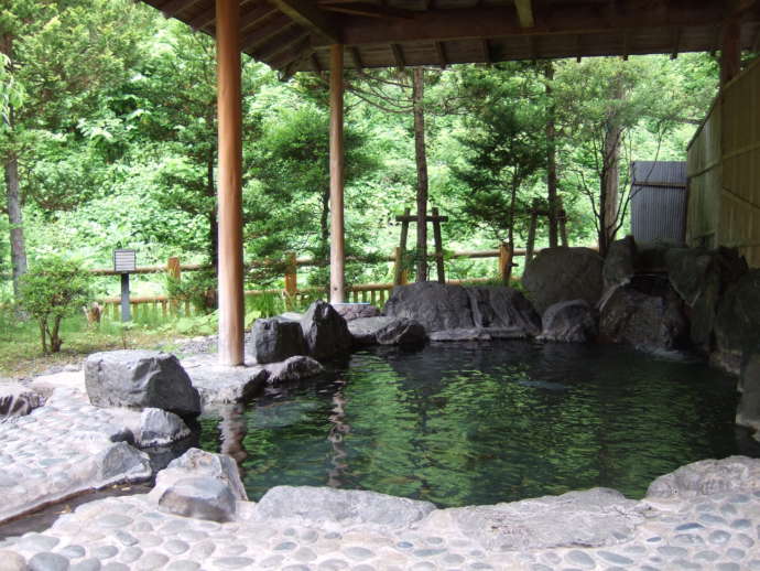 新郷村の鷲ノ湯・新郷温泉館の露天風呂