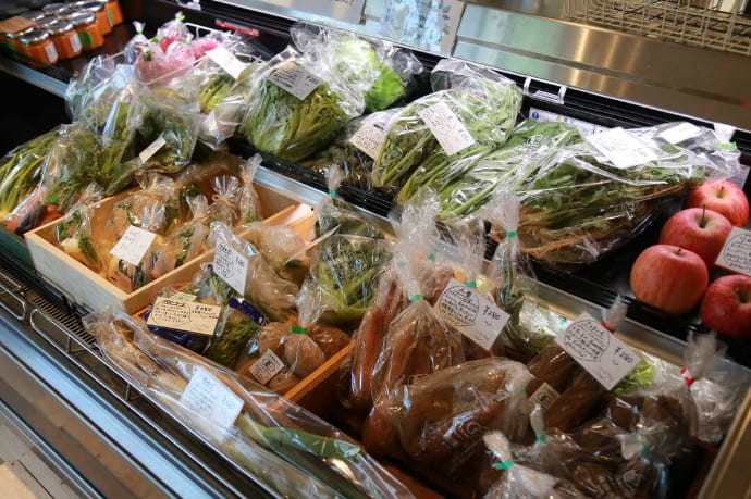 有機野菜が購入できるシャイニーアウル富ヶ谷の店内マルシェ