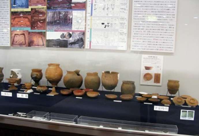 「白井市郷土資料館」で常設展示される市内の遺跡から出土した土器類（その2）