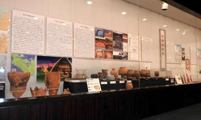 「白井市郷土資料館」で常設展示される市内の遺跡から出土した土器類（その1）