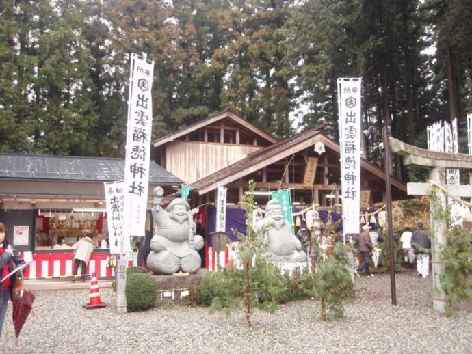 出雲福徳神社の恵比寿像と大黒蔵